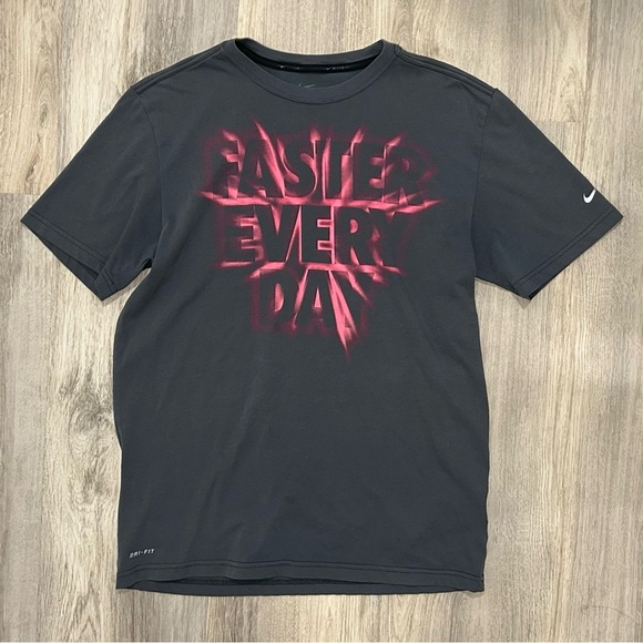 Nike Men’s Short Sleeve Running T-Shirt Gray Pink “Faster Every Day” Size M - Picture 1 of 7